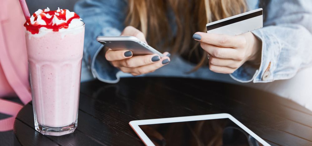 Фотографии Как Apple отслеживает российские банки в App Store тайная модерация